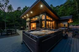 2025 (NEW) MTN RESORT: A+ LOCATION, VIEWS, PRIVACY, POOL. PRIVATE DEER SANCTUARY