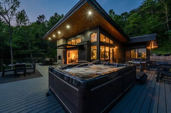 2025 (NEW) MTN RESORT: A+ LOCATION, VIEWS, PRIVACY, POOL. PRIVATE DEER SANCTUARY