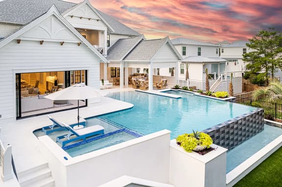 Resort Like Paradise, Steps from Beach! VRBO's 2024 Vacation Rental Of The Year!